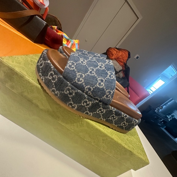 Gucci Shoes - Picture 2 of 3